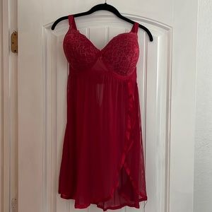 Women’s plus size, baby doll nighty buy Daisy Fuentes size 1X and red with gold